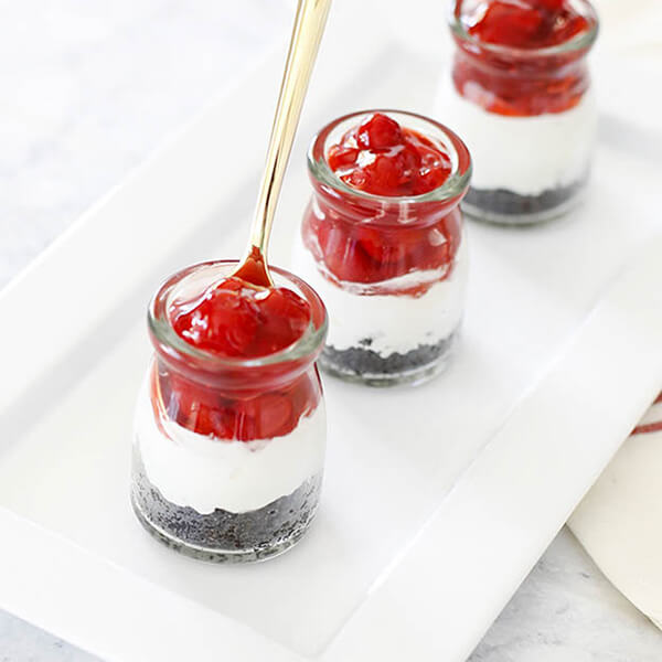 the best no bake mini cherry cheesecakes in a jar